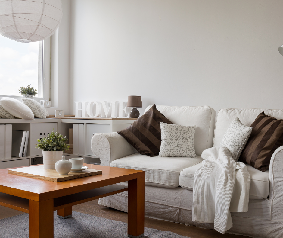 Cedarfield At Churchland Apartments Cozy living room interior design with panoramic window